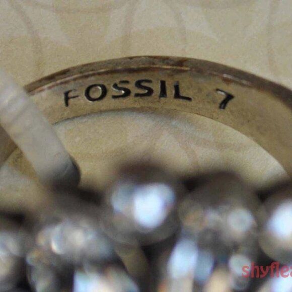 Fossil Cocktail Ring Glitzy Glass Stones Daisy Flower Statement Silver Tone Sz 7 - Picture 3 of 5